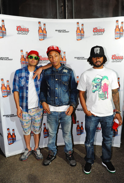 pharrell-coors-air-jordan-v-01 Pharrell Wears Air Jordan V Raging Bull 3M During Coors Light Concert