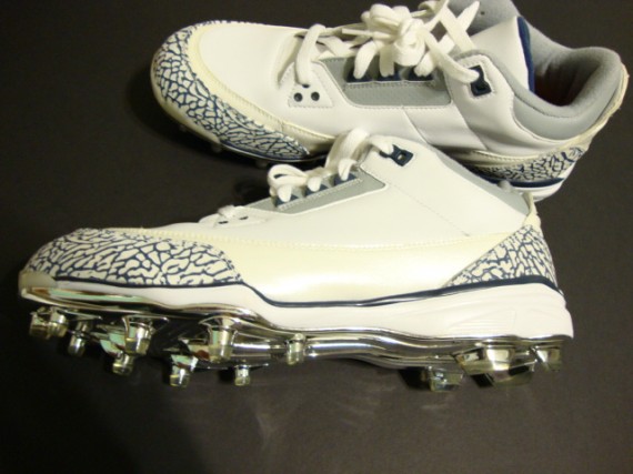 Air Jordan III Cleat: White   Navy
