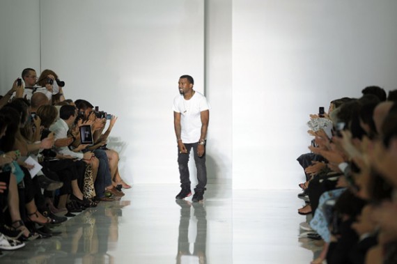 kanye-west-air-jordan-vi-infrared-fashion-week-00 Kanye West Wears Air Jordan VI Black Red In First Runway Collection