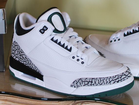 Air Jordan III: Oregon Ducks Home   New Photos