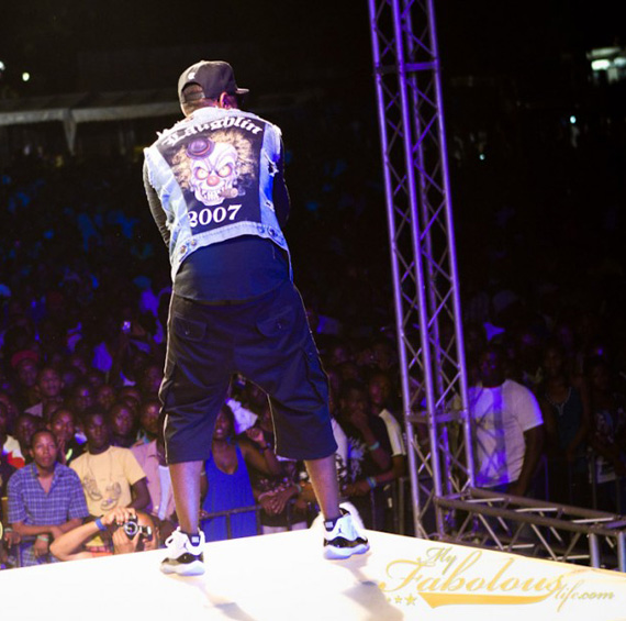 celebrity-feet-fabolous-air-jordan-xi-concord-4 Fabolous Wearing Air Jordan XI Concord In Concert