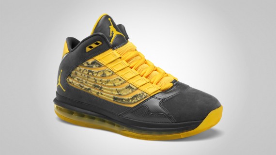 Jordan Big Ups: Anthracite   Varsity Maize