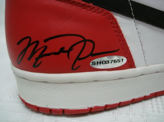 autographed nike air jordan 1