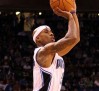 quentin-richardson-wears-old-royal-10-02