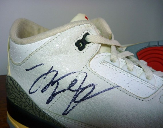 air-jordan-iii-og-white-cement-autographed-pair-02 Air Jordan III: OG White/Cement Autographed Pair