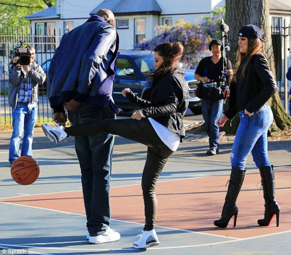 kim-kardashian-in-air-jordan-iii-white-cement-04 Kim Kardashian in Air Jordan III White/Cement