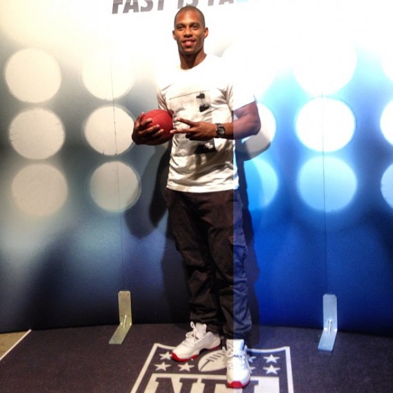 victor-cruz-wearing-air-jordan-xi-low-white-varsity-red-01 Victor Cruz Wearing Air Jordan XI Low White/Varsity Red