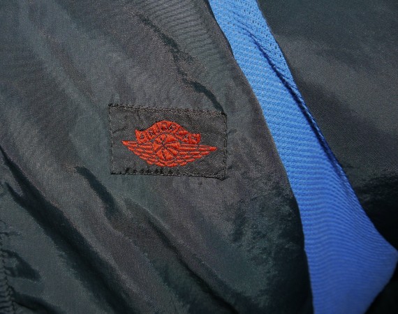 vintage-gear-air-jordan-1-black-royal-flight-wings-jacket-00 Vintage Gear: Air Jordan 1 Black/Royal Flight Wings Jacket