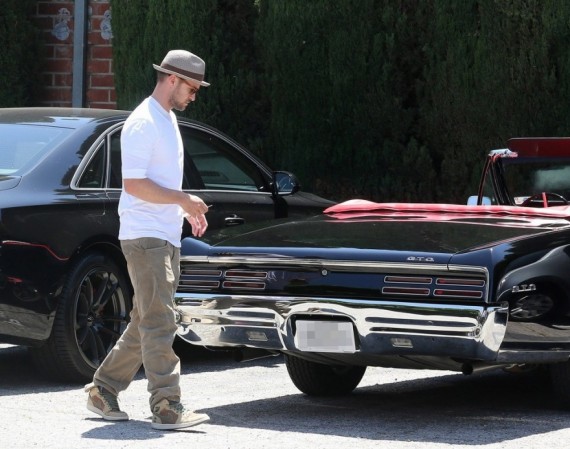 justin-timberlake-wears-air-jordan-1-military-01 Justin Timberlake Wears Air Jordan 1 Military