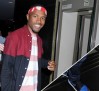 frank-ocean-wears-air-jordan-1-black-royal-jimmy-fallon-performance