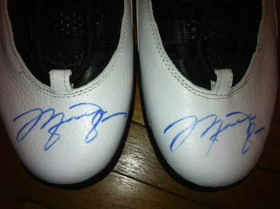 air-jordan-x-chicago-og-autographed-pair-08 Air Jordan X: Chicago OG Autographed Pair