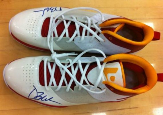 dwyane-wade-fake-autograph-shoes-03 Michael Jordan Fan Receives Fake Dwyane Wade Autograph