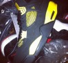air-jordan-iv-thunder-2012-sample-02