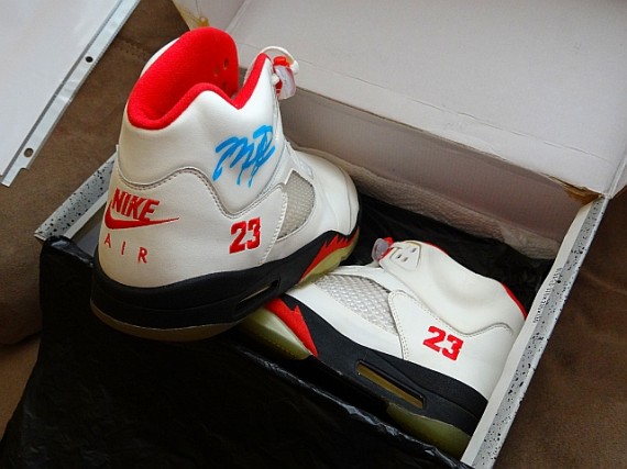 air-jordan-v-michael-jordan-pe-autograph-07 Air Jordan V: Game Worn Autographed Michael Jordan PE