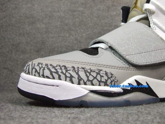 Jordan Son of Mars GS: White   Grey   Gold