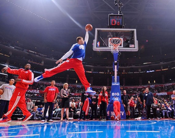 blake-griffin-jumpman Blake Griffin Recreates Michael Jordan Jumpman Pose