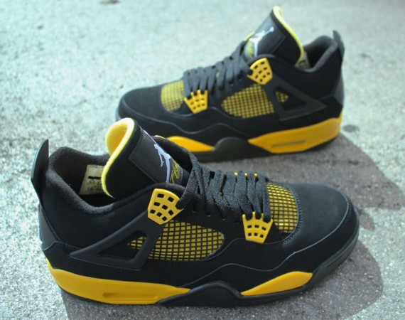 air-jordan-iv-thunder-arriving-in-stores-04 Air Jordan IV: Thunder Arriving in Stores