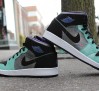air-jordan-1-gs-black-silver-purple-03