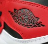 air-jordan-1-retro-high-bulls-sneakers-02