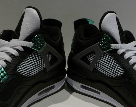 Air Jordan IV: Oregon Ducks PE Available on eBay Air Jordan IV: Oregon Ducks PE Available on eBay