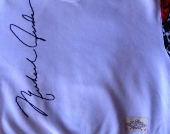 Vintage Gear: Air Jordan Signature Crewneck
