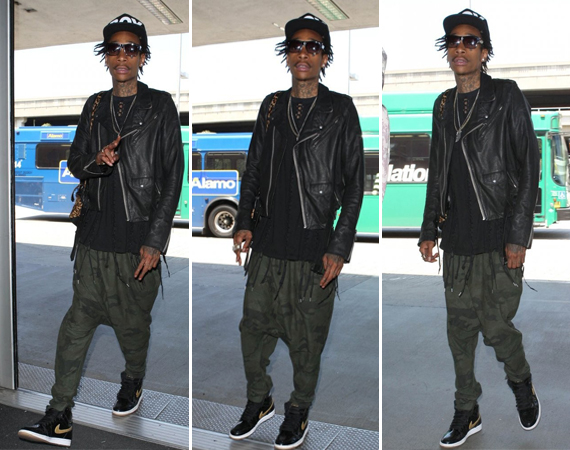 Wiz Khalifa Wearing Air Jordan 1 Black/Metallic Gold Wiz Khalifa Wearing Air Jordan 1 Black/Metallic Gold