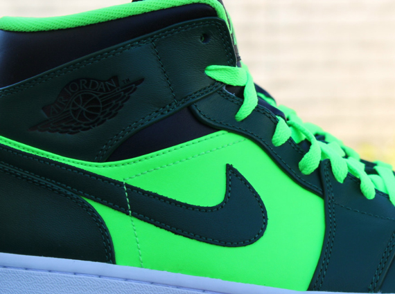 gorge green jordan 8