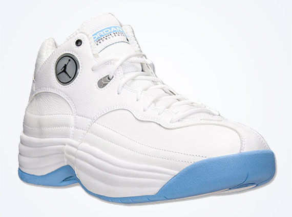 white and blue jumpman jordans