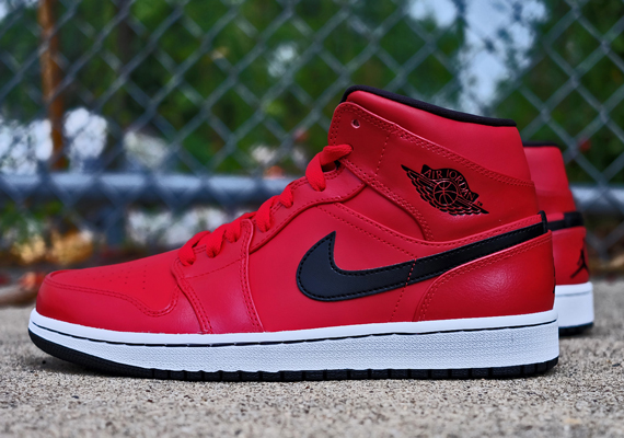 air jordan 1 retro mid gym red