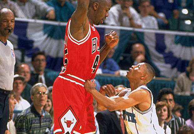 Flashback Friday: Michael Jordan Fakes Out Muggsy Bogues - Air Jordans ...